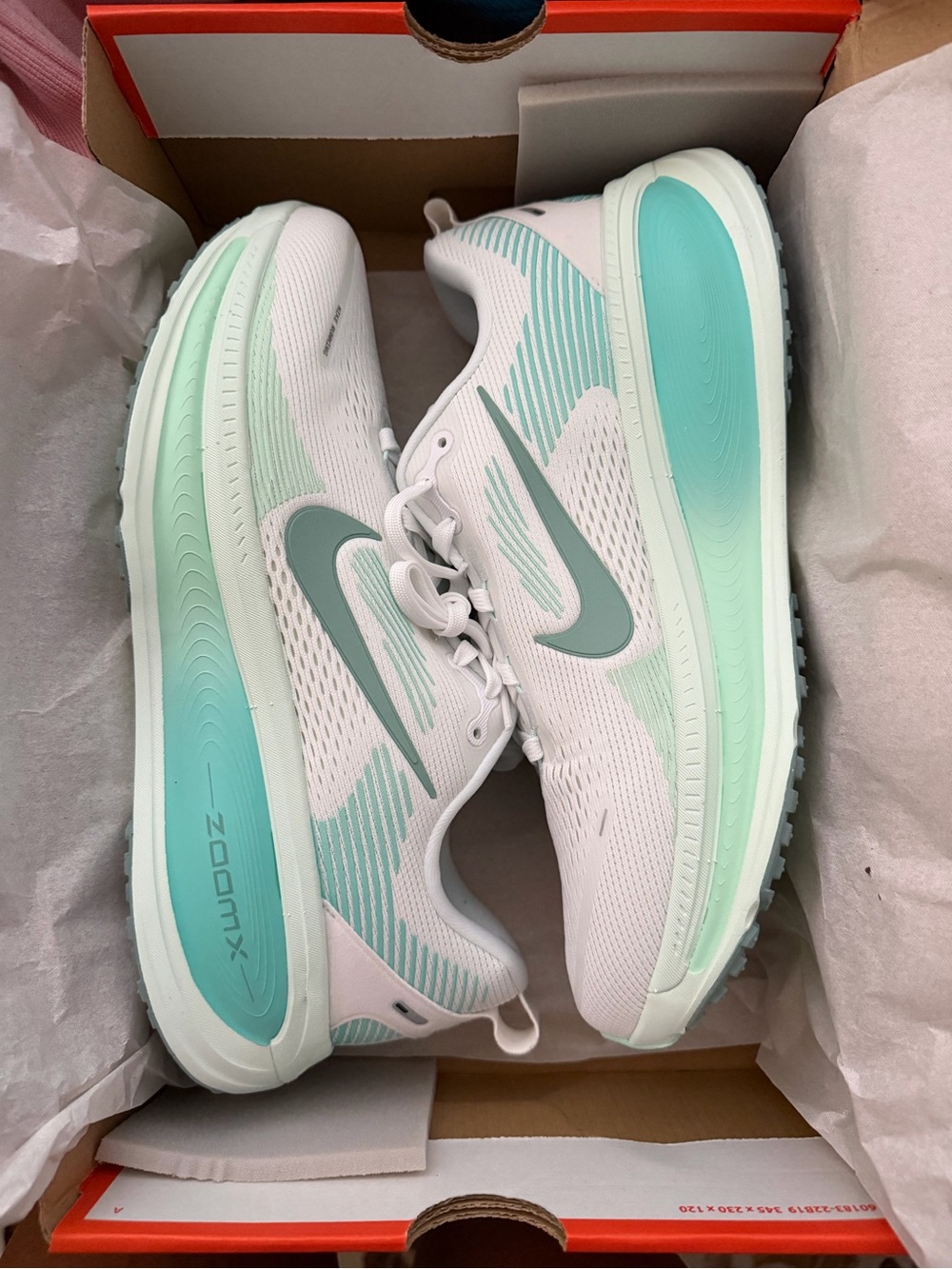 Nike Vomero 18 Running Shoes